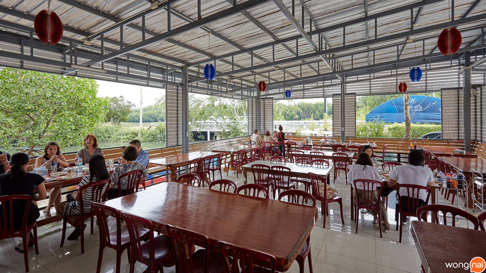 บรรยากาศ “แดงอาหารทะเลต้นตำรับ"