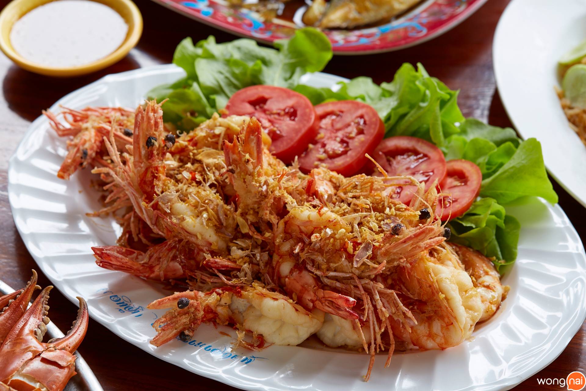 “กุ้งทอดกระเทียม” ร้าน “แดงอาหารทะเลต้นตำรับ"
