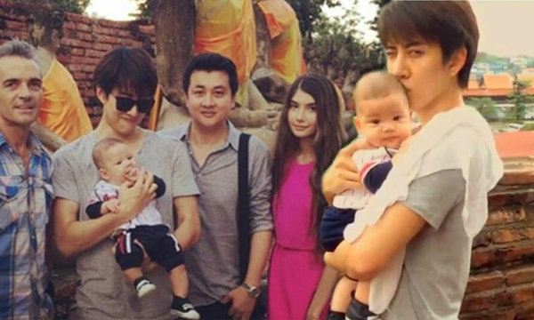 image of ไมค์ ซาร่า อุ้มแมกซ์เวลล์ไหว้พระที่อยุธยา