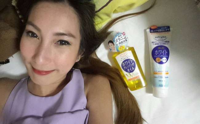 image of แก้ปัญหาสิว ริ้วรอยจากการแต่งหน้าด้วย Cleansing Oil