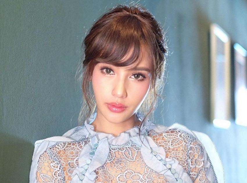 image of 30 สไตล์ แฟชั่น 'วิว วรรณรท' สวยฉ่ำ หวานละมุนจนไม่อาจละสายตา