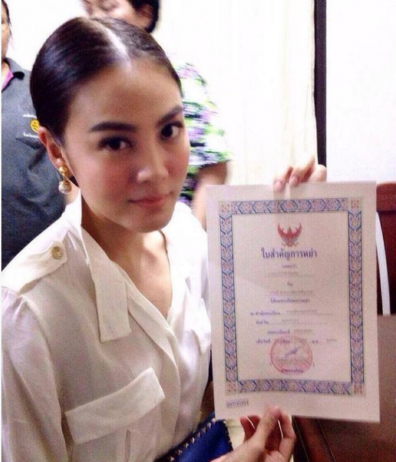 image of เจนี่ โชว์ใบหย่า!! พร้อมใช้นามสกุลเดิม