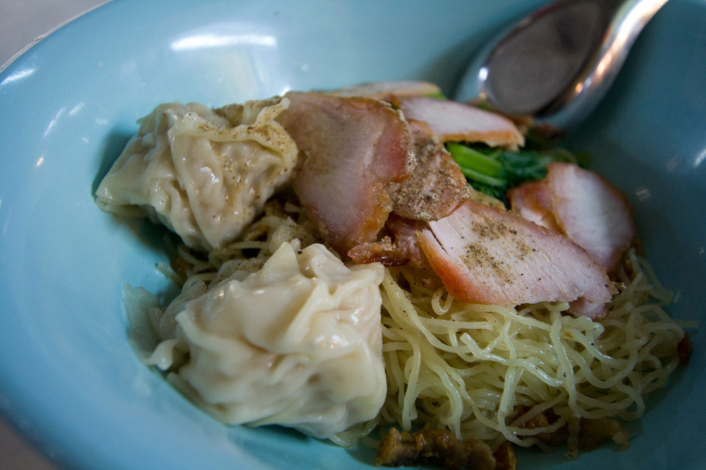 บะหมี่แห้ง หมูแดง เกี๊ยวกุ้ง บะหมี่แห้ง หมูแดง เกี๊ยวกุ้ง