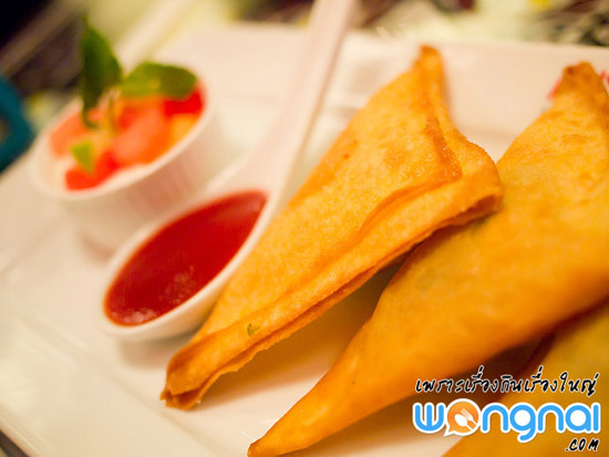 ผักโขมทอดชีส ร้าน Mix Restaurant & Bar Mix Restaurant & Bar ผักโขมทอดชีส