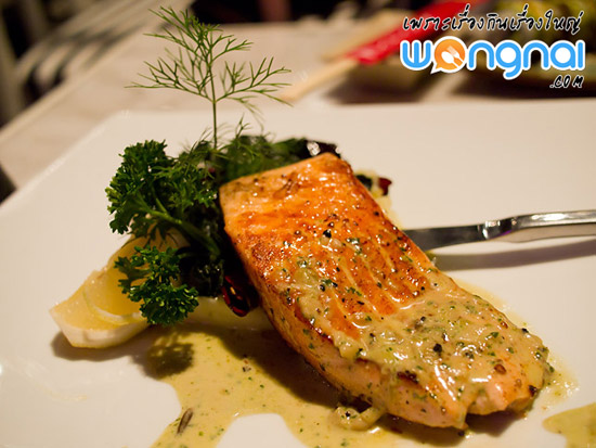 Moom-Mumm Park Salmon Steak Oven Baked with Spinach Moom-Mumm Park Salmon Steak Oven Baked with Spinach
