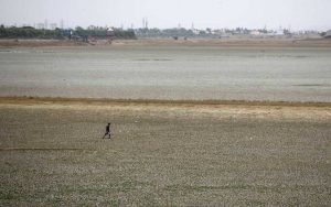چنئی کا سوکھا ہوا پجھل آبی ذخیرہ (علامتی تصویر : رائٹرس)
