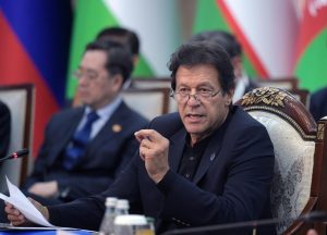 پاکستان کے وزیر اعظم عمران خان (فوٹو : رائٹرس)