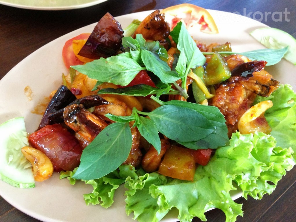 กุ้งผัดเม็ดมะม่วง