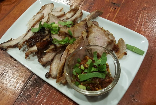 คอหมูย่าง-ลาบลอย