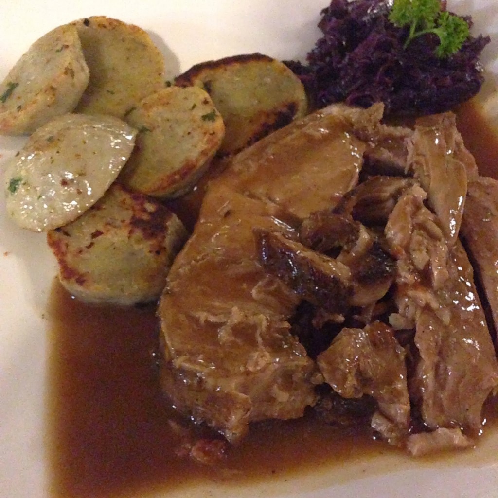 Schweinebraten เมนูแนะนำของทางร้าน