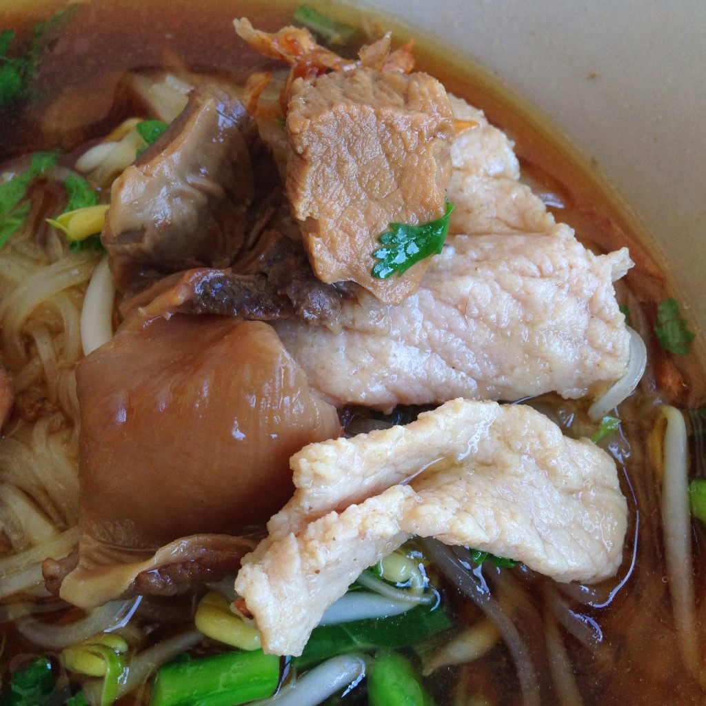 ซูมหมูตุ๋นขอรับ