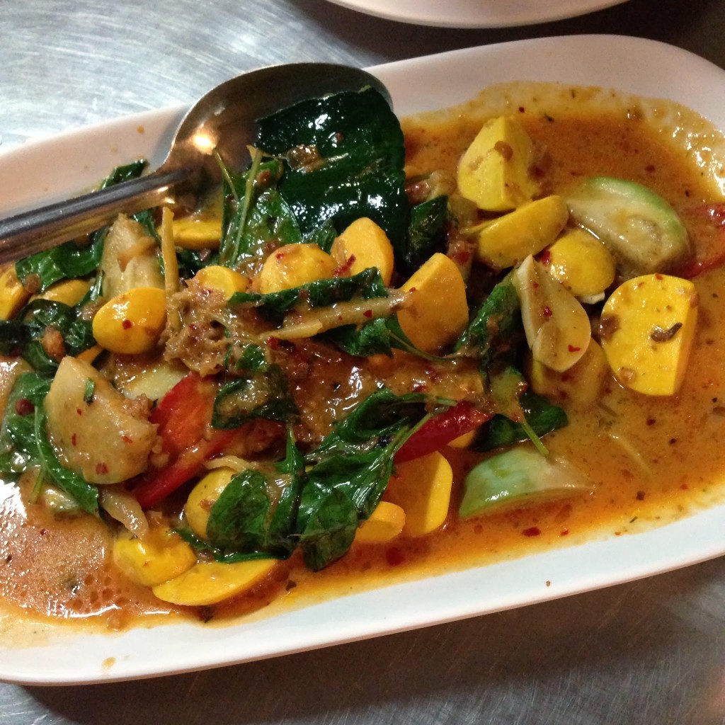 ไข่อ่อนผัดเผ็ด