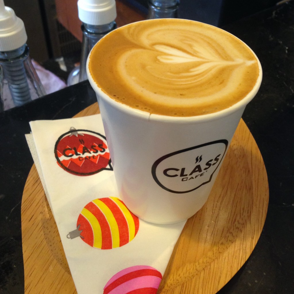 ลาเต้ร้อนๆ เพิ่มความอุ่นที่ Class Cafe'