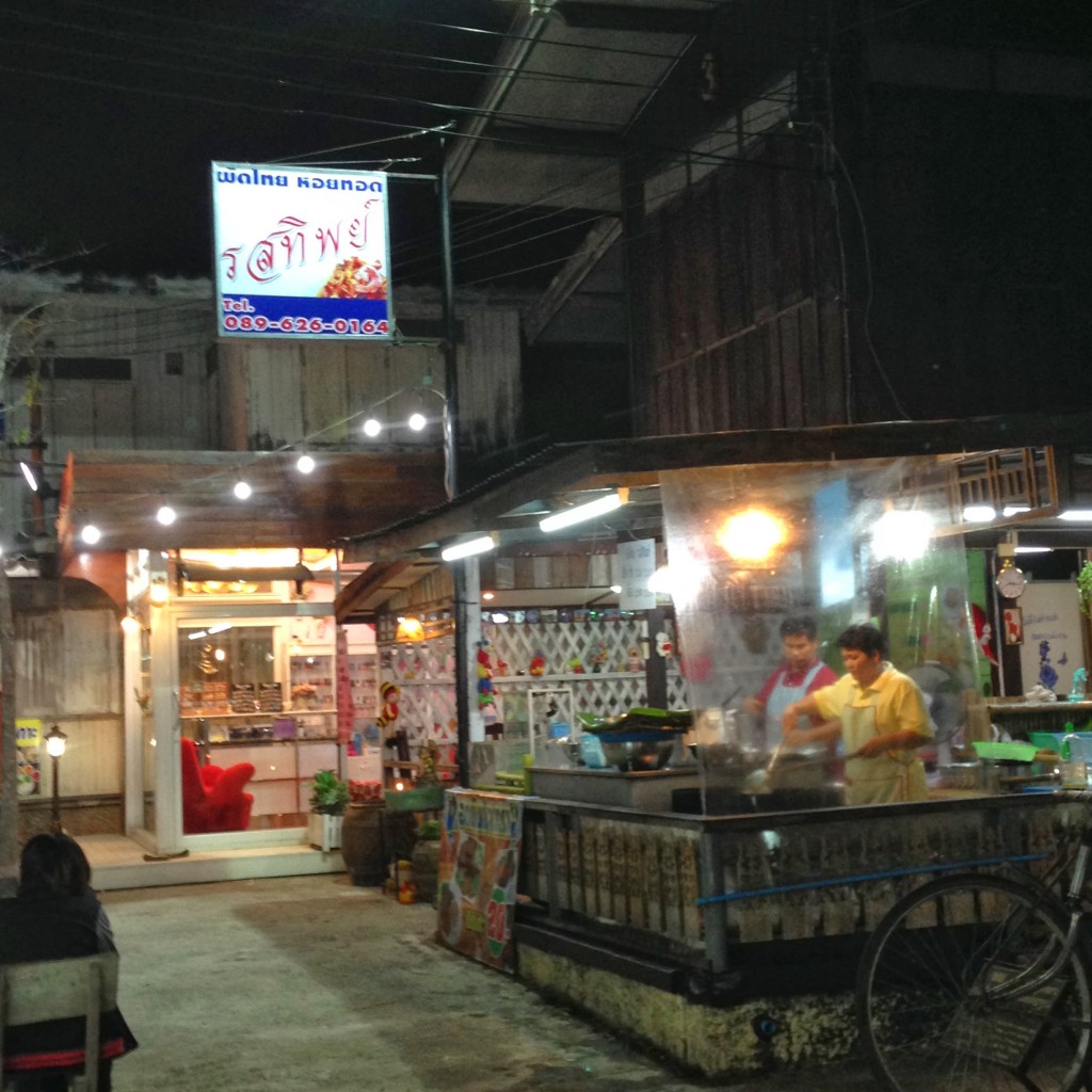 ผัดไทยรสทิพย์ ตลาด 100 ปี