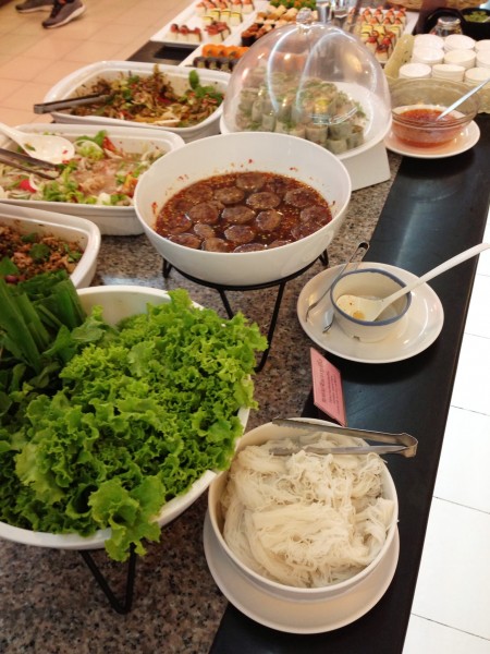 ขนมจีนน้ำยาหมูปิ้ง