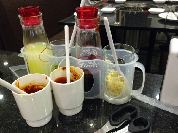 น้ำจิ้มของทางร้าน ปรุงกันตามชอบ