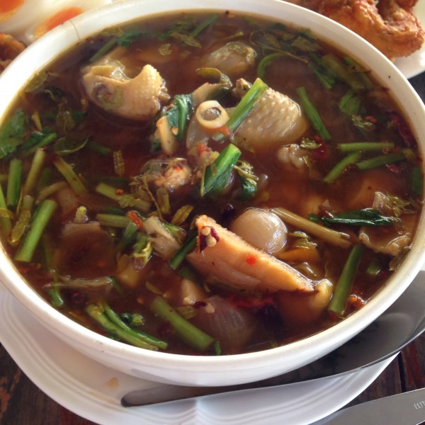 ต้มไก่บ้านใบมะขามอ่อน