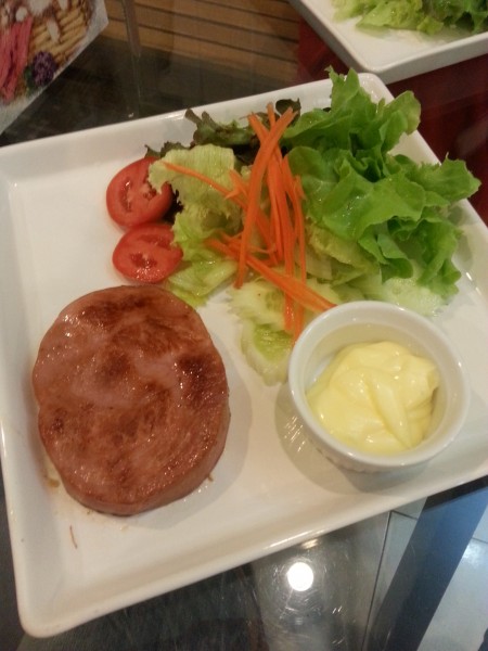 สลัดไส้กรอก