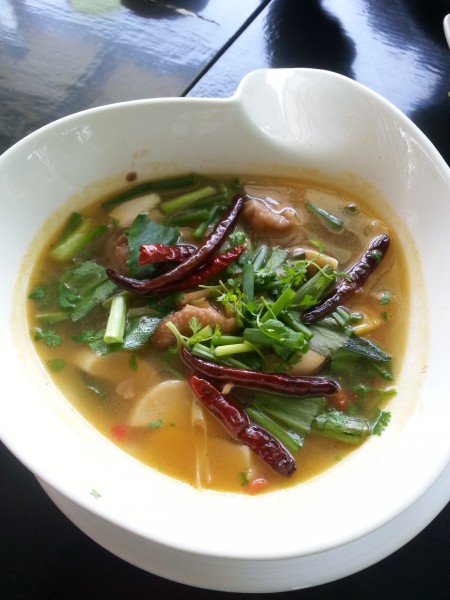 ต้มยำไก่บ้านมะขามอ่อน