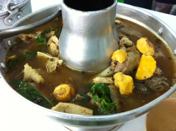 ต้มยำพวงไข่ใส่ไก่บ้าน