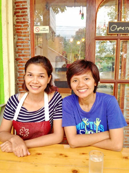 ปุ้ย กับ ใหม่ เจ้าของร้าน Cozy Steak