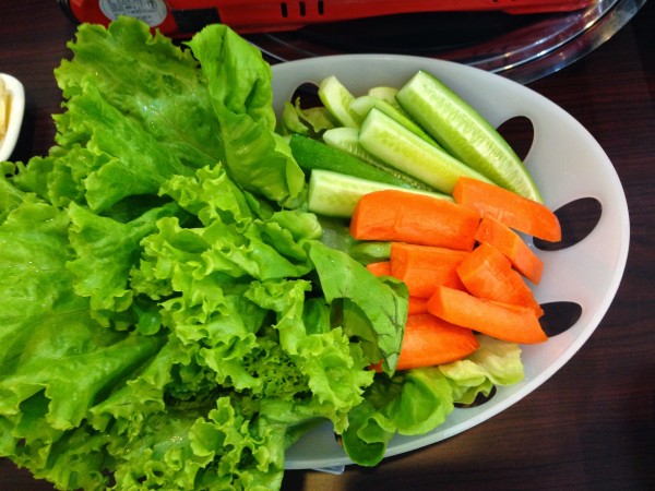 เสิร์ฟพร้อมจานผักอีก 1 ตะกร้า
