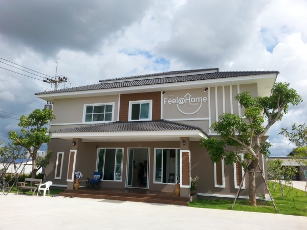 โรงแรม Feel@Home Place