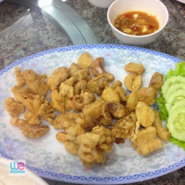 หมึกทอดกระเทียม