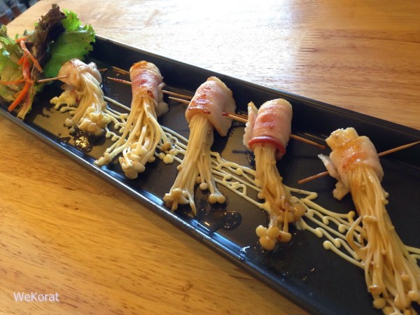 เบคอนพันเห็ดเข็มทอง