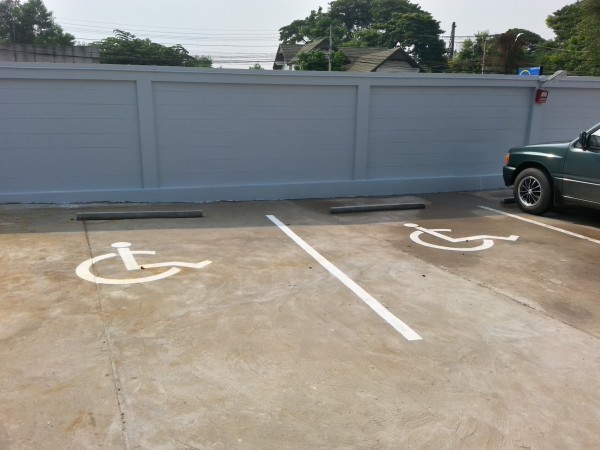 ช่องจอดรถสำหรับคนพิการ