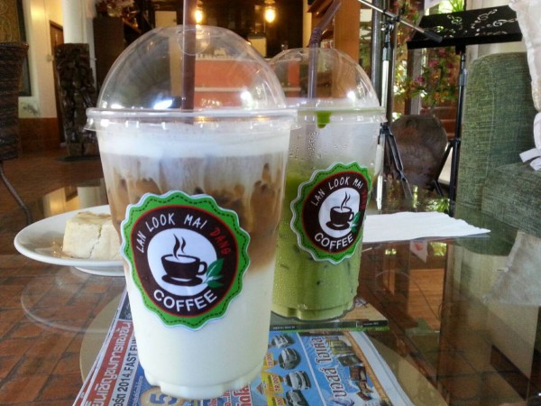 คาราเมลมาคิเอโต้ และ ชาเขียวนมสด