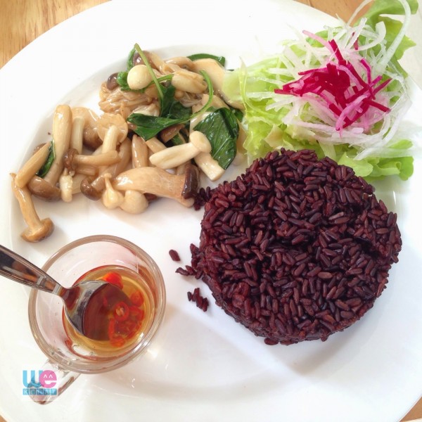 ข้าวไรซ์เบอร์รี่ + ผัดเห็ดรวม