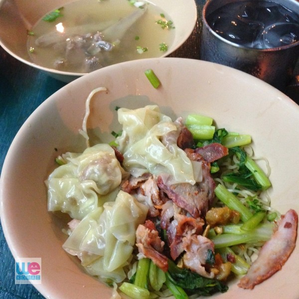 บะหมี่เกี๊ยวแห้งหมูแดง