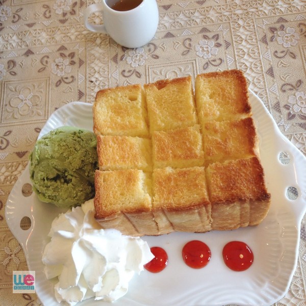 ฮันนี่โทสต์ ไอติมชาเขียว เมนูเด็ดของร้าน