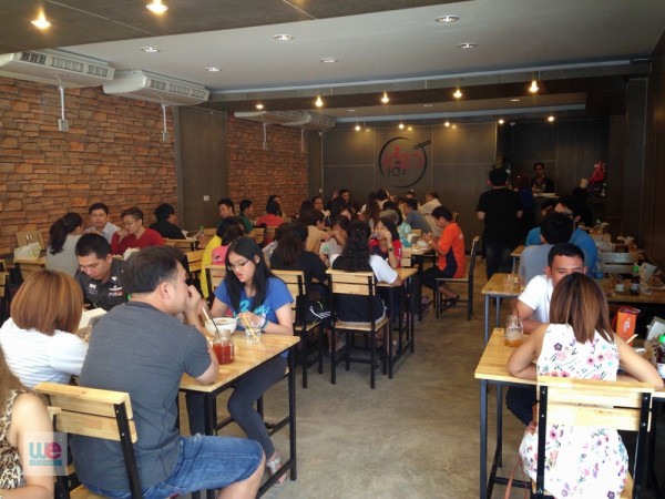 บรรยากาศในร้าน ลูกค้าแน่น