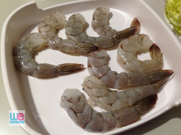 กุ้งสด ขนาดกำลังดี แกะเปลือกมาพร้อม