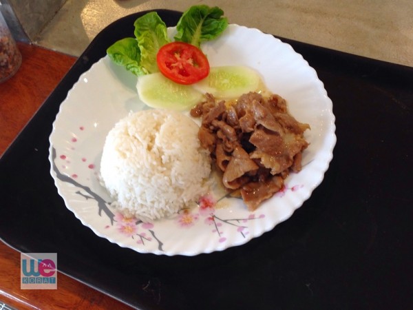 ข้าวหมูสไลด์ผัดน้ำมันหอย