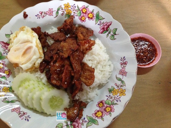 ข้าวหมูทอดกระเทียม