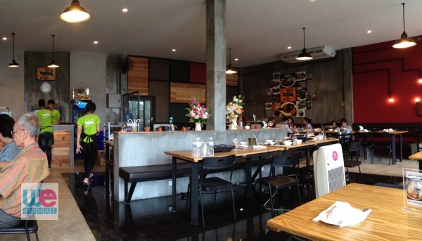 บรรยากาศร้านปลาจุ่ม ฮ่องเต้