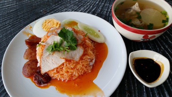 ข้าวหมูแดง ก็มีพริกเผาใส่มา