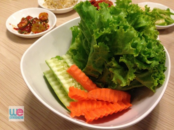 ผักกาดหอมทานคู่กันเนื้อ