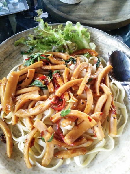 สปาเก็ตตี้ผัดไส้กรอก