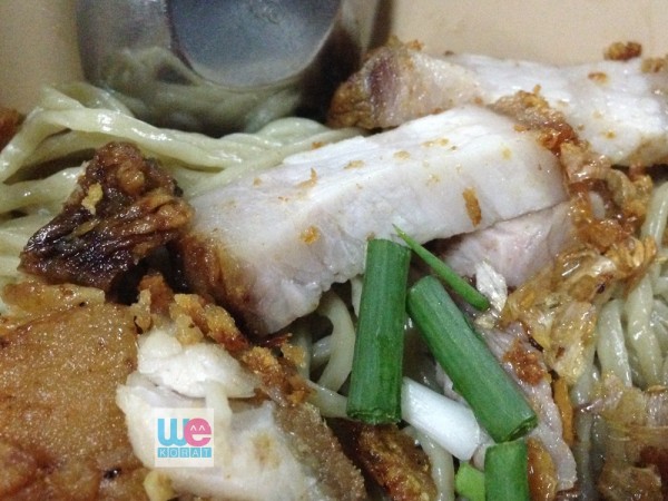 หมูกรอบของร้านบะหมี่เจ๊นุช