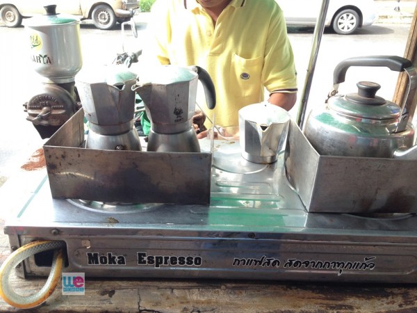 หม้อ Moka Pot ซึ่งเป็นวิธีชงของร้าน