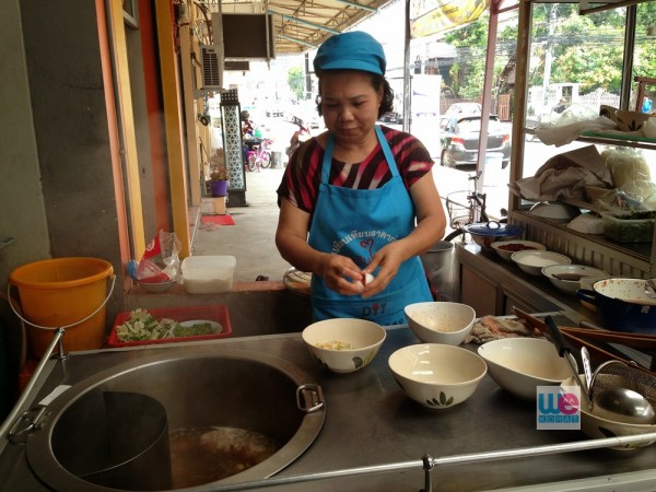 กำลังทำก๋วยเตี๋ยว
