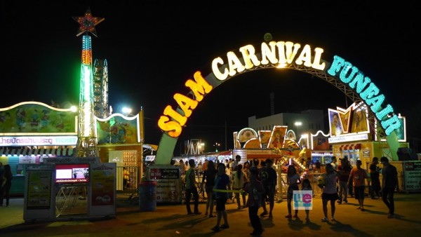ทางเข้ามหกรรมสวนสนุก Siam Carnival