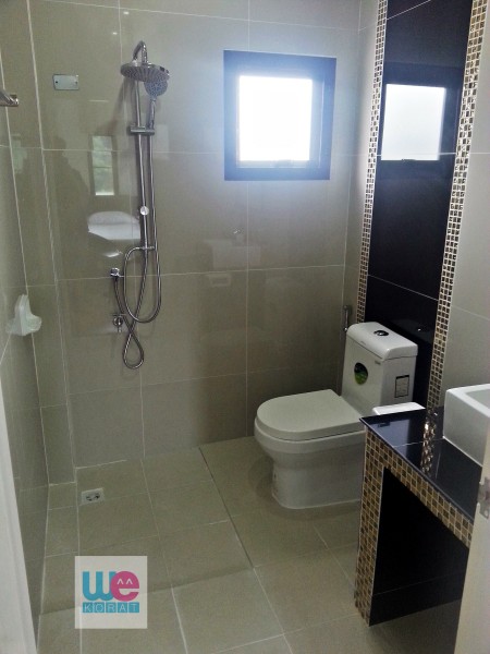 ห้องนำ้ในห้องนอนใหญ่