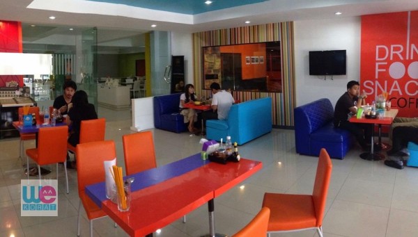 บรรยากาศในร้าน กว้างขวาง สบาย ห้องแอร์
