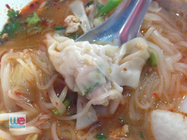 เกี๊ยวกุ้งที่ใส่มาในก๋วยเตี๋ยว
