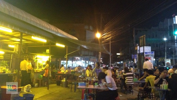 ลูกค้ามาทานกันแน่นร้านทุกคืน